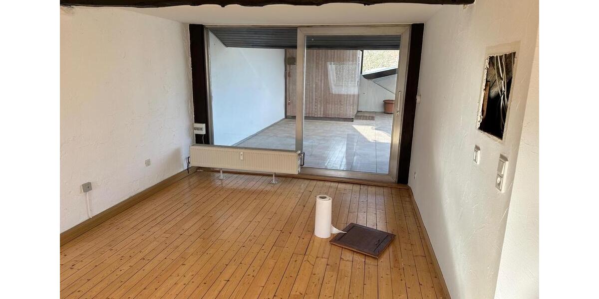 Dachgeschoßwohnung Saarbrücken Ensheim - 2 Zimmer, 130 m&sup2;, 1.000&euro; | Angebot:26162666