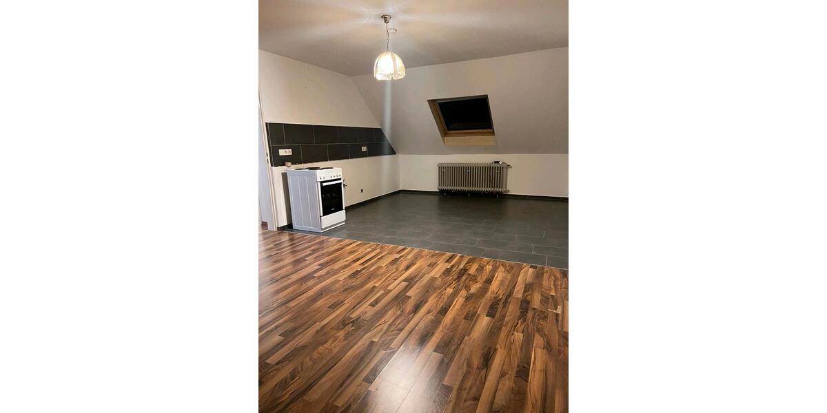 Dachgeschoßwohnung Schiffweiler - 3 Zimmer, 60 m&sup2;, 850&euro; | Angebot:25712636