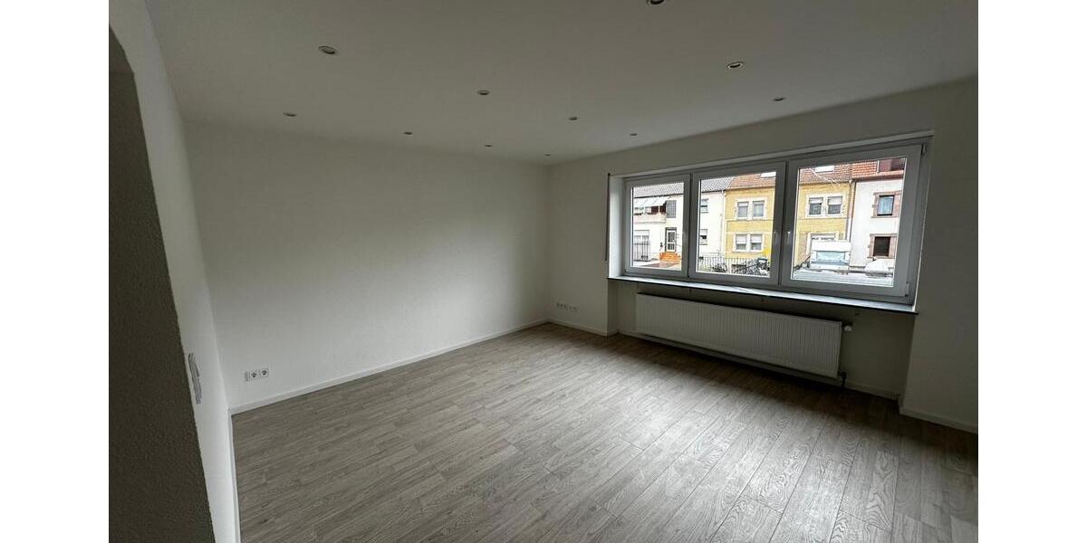 Reihenhaus Völklingen - 6 Zimmer, 160 m&sup2;, 1.300&euro; | Angebot:25439583