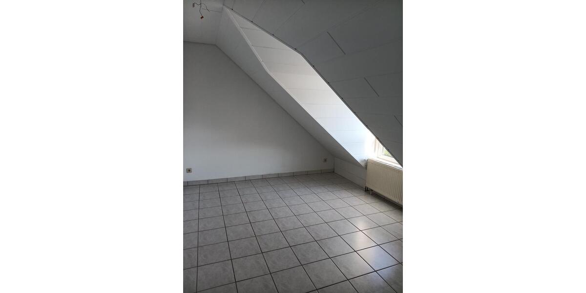 Dachgeschoßwohnung Schwalbach - 3 Zimmer, 55 m&sup2;, 640&euro; | Angebot:25771842