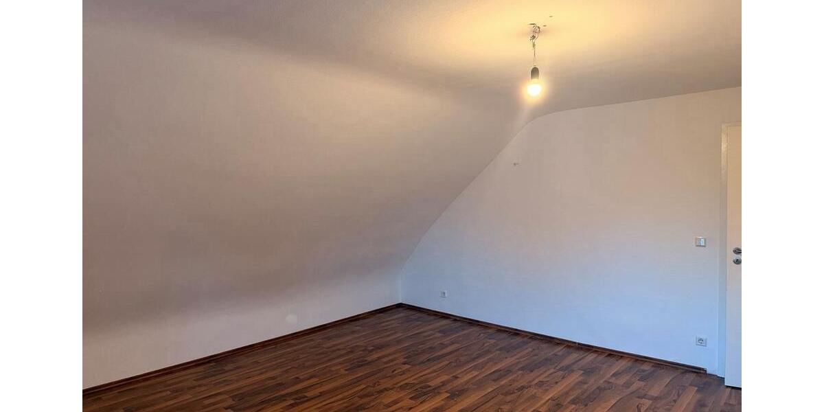 Dachgeschoßwohnung Saarbrücken Malstatt - 3 Zimmer, 100 m&sup2;, 750&euro; | Angebot:24842811