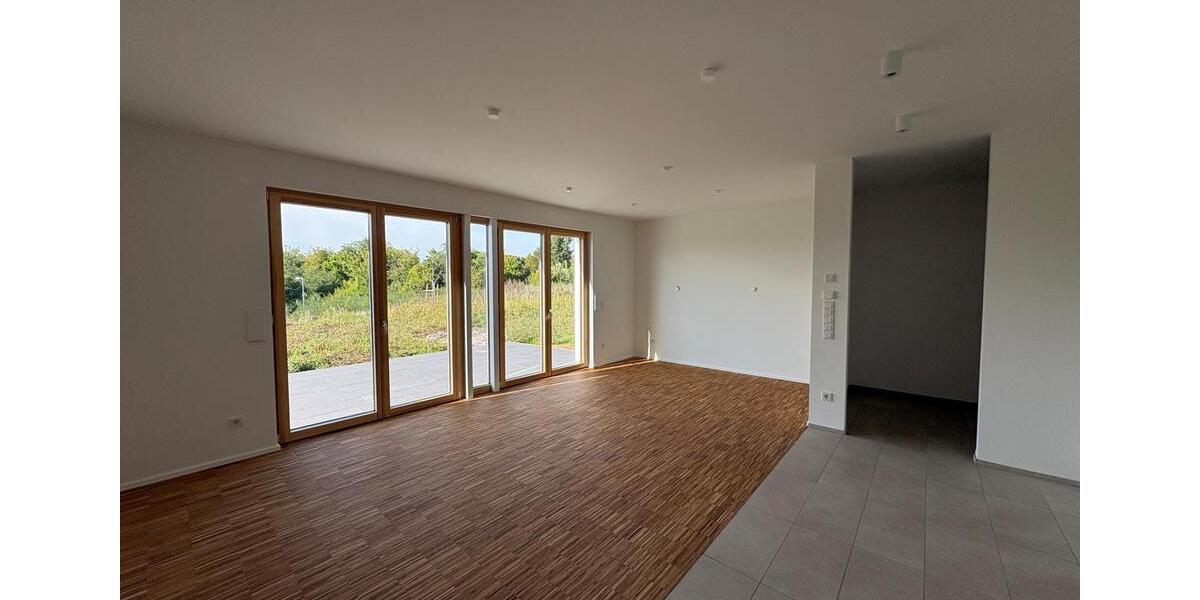 Maisonettenwohnung Saarbrücken Neue Bremm - 4 Zimmer, 95 m&sup2;, 1.195&euro; | Angebot:24780730