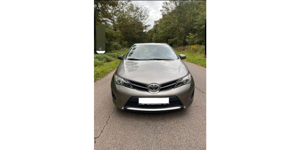 Toyota Auris 121.000 km 7.500 &euro; Völklingen 66333
