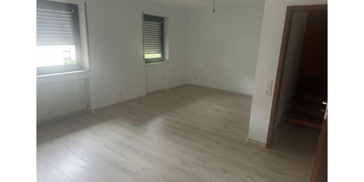 Einfamilienhaus Saarbrücken Dudweiler - 5 Zimmer, 150 m&sup2;, 250.000&euro; | Angebot:26613240