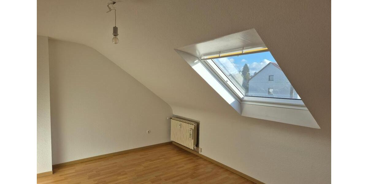 Dachgeschoßwohnung Saarbrücken West - 3 Zimmer, 50 m&sup2;, 400&euro; | Angebot:25298087