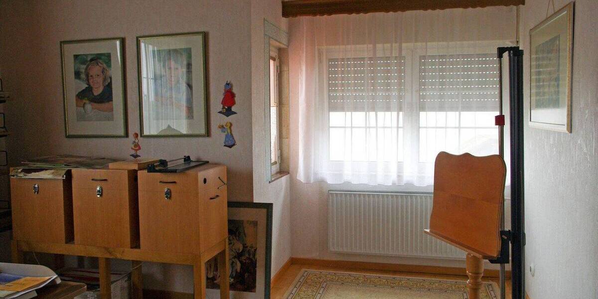 Einfamilienhaus Saarbrücken Dudweiler - 8 Zimmer, 216 m&sup2;, 340.000&euro; | Angebot:25728348