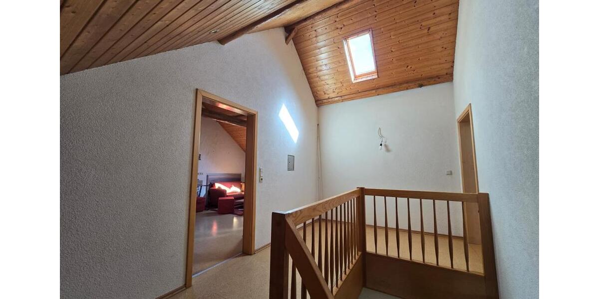 Etagenwohnung Tholey - 5 Zimmer, 200 m&sup2;, 1.350&euro; | Angebot:26521289