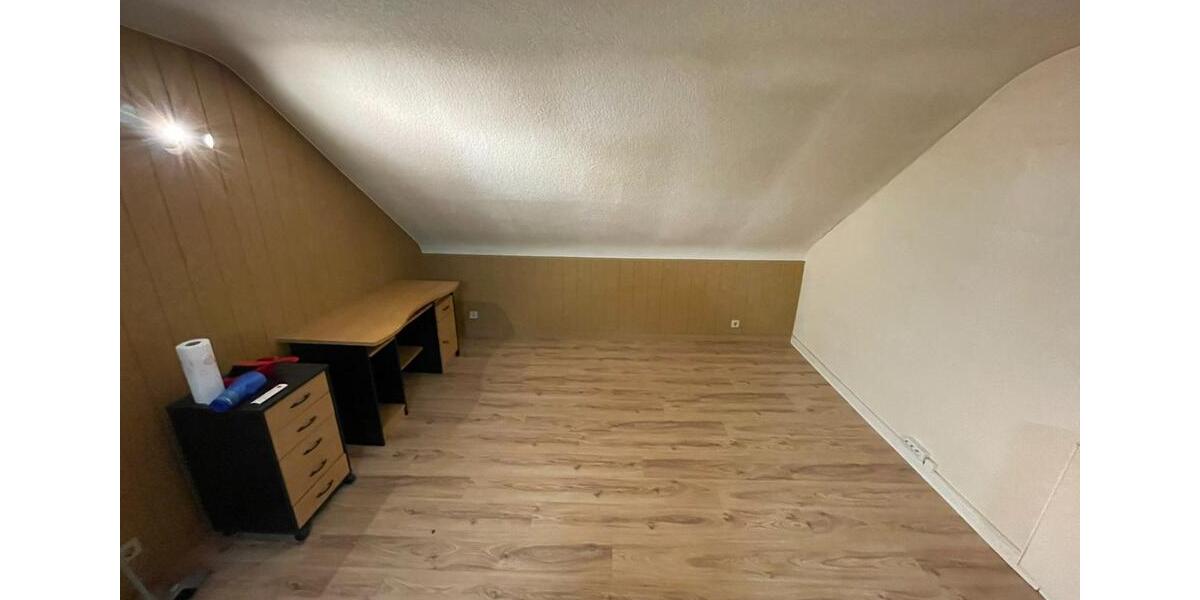 Dachgeschoßwohnung Saarbrücken West - 2.5 Zimmer, 65 m&sup2;, 550&euro; | Angebot:25416920