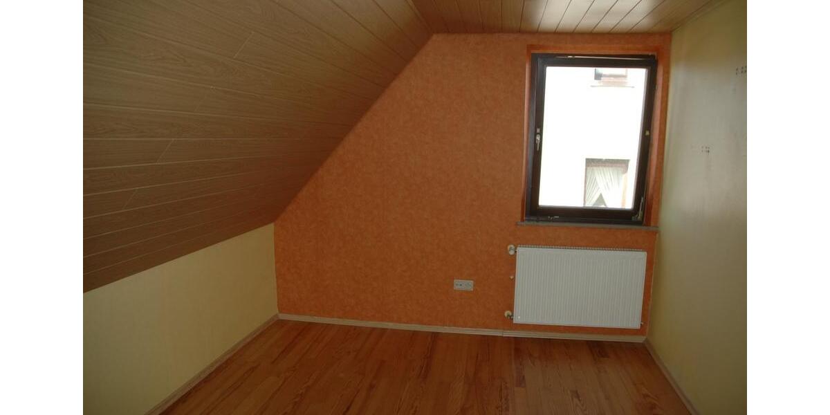 Dachgeschoßwohnung Merchweiler - 2 Zimmer, 37 m&sup2;, 310&euro; | Angebot:25149526