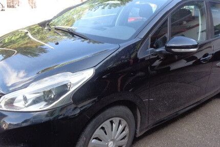 Peugeot 208 165.914 km 2.990 &euro; Saarbrücken 66119
