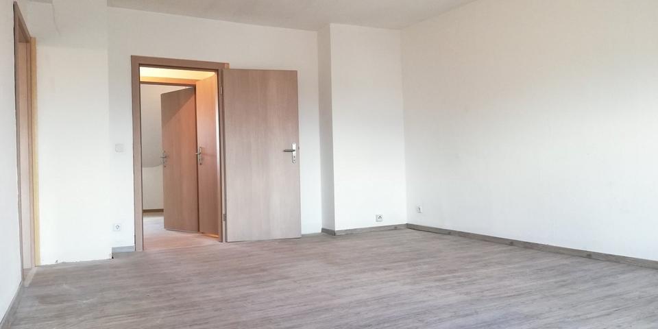 Dachgeschoßwohnung Saarbrücken - 3 Zimmer, 70 m&sup2;, 560&euro; | Angebot:25838102