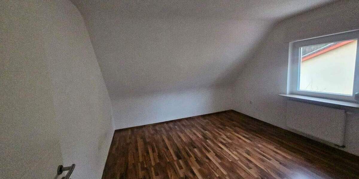 Einfamilienhaus Ottweiler - 5 Zimmer, 110 m&sup2;, 225.000&euro; | Angebot:25702877