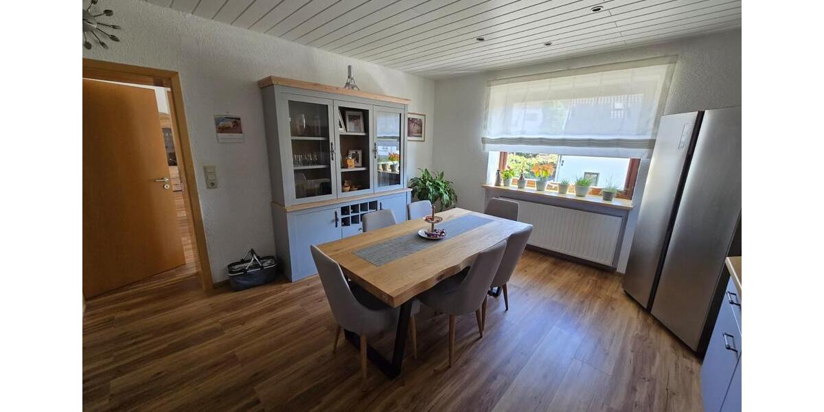 Etagenwohnung Tholey - 5 Zimmer, 200 m&sup2;, 1.350&euro; | Angebot:26521289