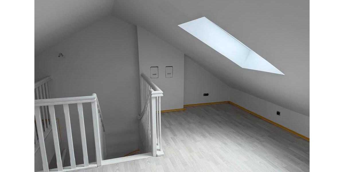 Dachgeschoßwohnung Saarbrücken Kieselhumes - 4 Zimmer, 65 m&sup2;, 1.000&euro; | Angebot:25830978