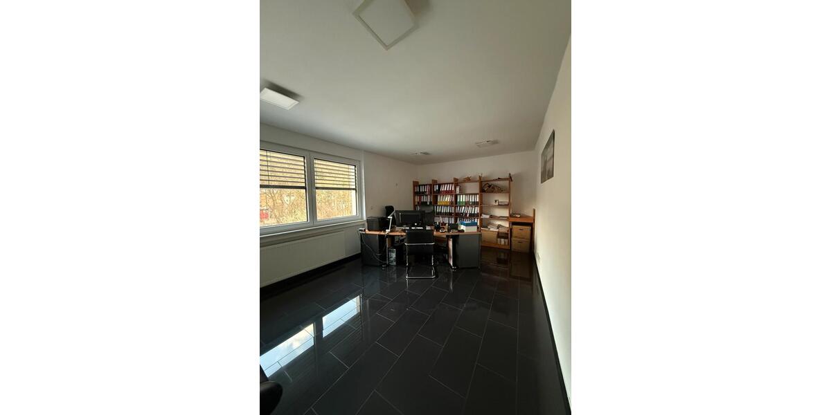 Etagenwohnung Saarbrücken Neue Bremm - 4 Zimmer, 160 m&sup2;, 2.400&euro; | Angebot:26023054