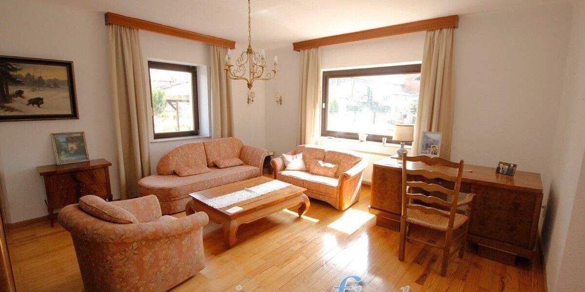 Doppelhaushälfte Bexbach - 9 Zimmer, 213 m&sup2;, 298.000&euro; | Angebot:25664167