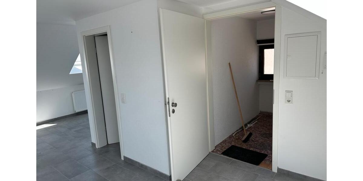 Dachgeschoßwohnung Saarlouis - 1 Zimmer, 50 m&sup2;, 600&euro; | Angebot:25592289