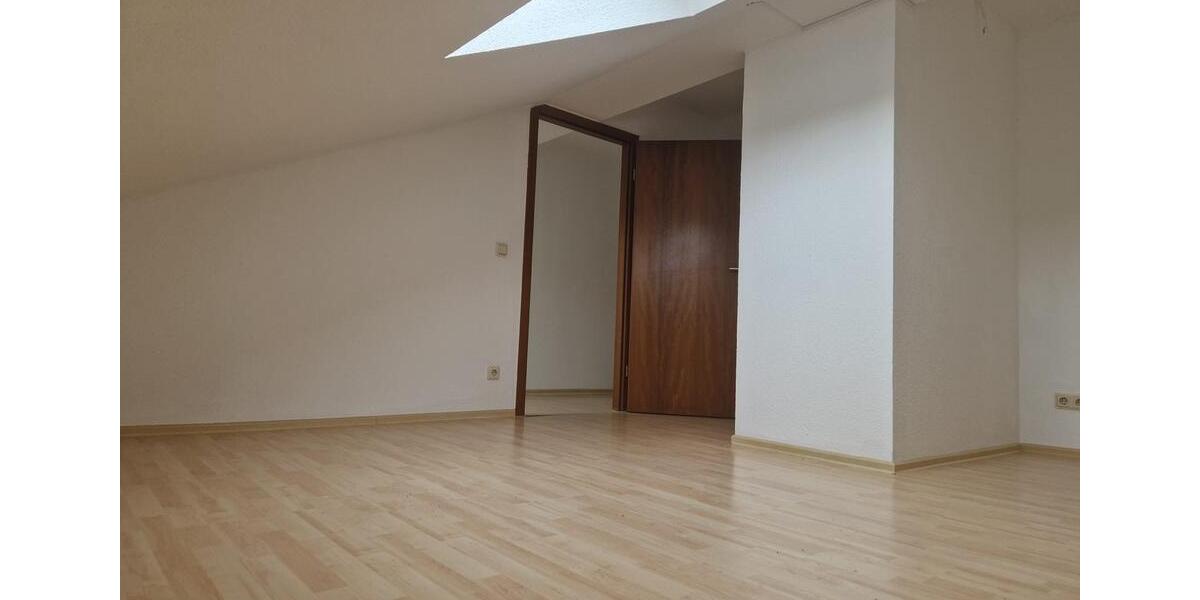 Dachgeschoßwohnung Saarbrücken Kieselhumes - 3.5 Zimmer, 115 m&sup2;, 995&euro; | Angebot:25546281