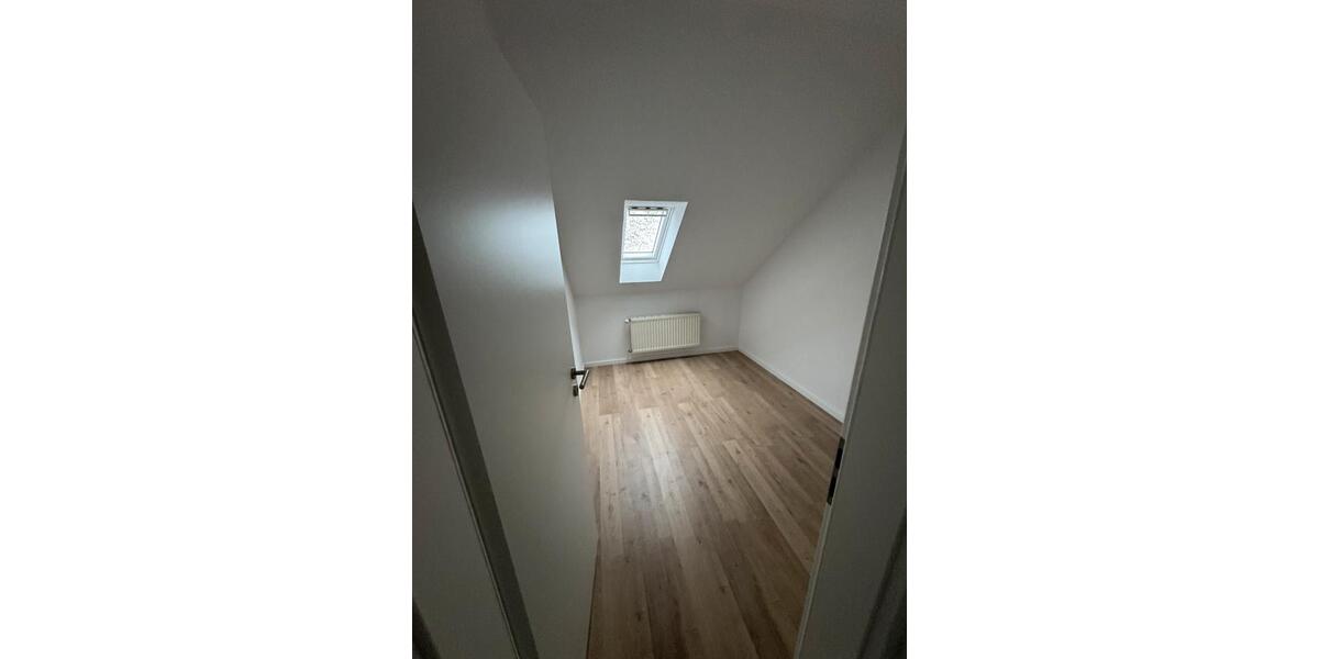 Dachgeschoßwohnung Saarlouis - 3 Zimmer, 7 m&sup2;, 950&euro; | Angebot:25892452