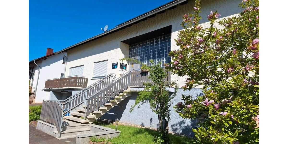 Etagenwohnung Saarbrücken Eschberg - 4 Zimmer, 125 m&sup2;, 1.150&euro; | Angebot:26413211