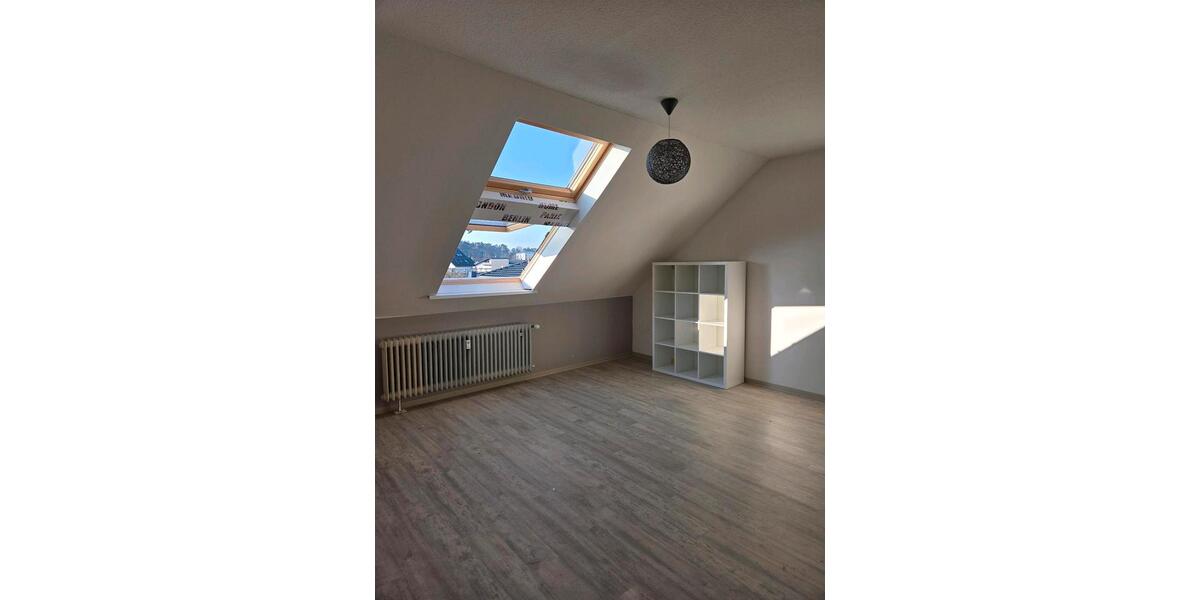 Dachgeschoßwohnung Homburg - 3 Zimmer, 90 m&sup2;, 700&euro; | Angebot:25744806