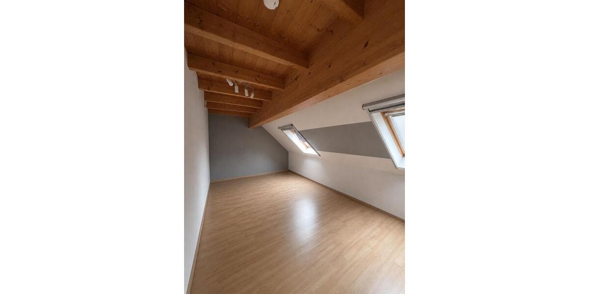 Reihenhaus Eppelborn - 8 Zimmer, 145 m&sup2;, 1.100&euro; | Angebot:26612377