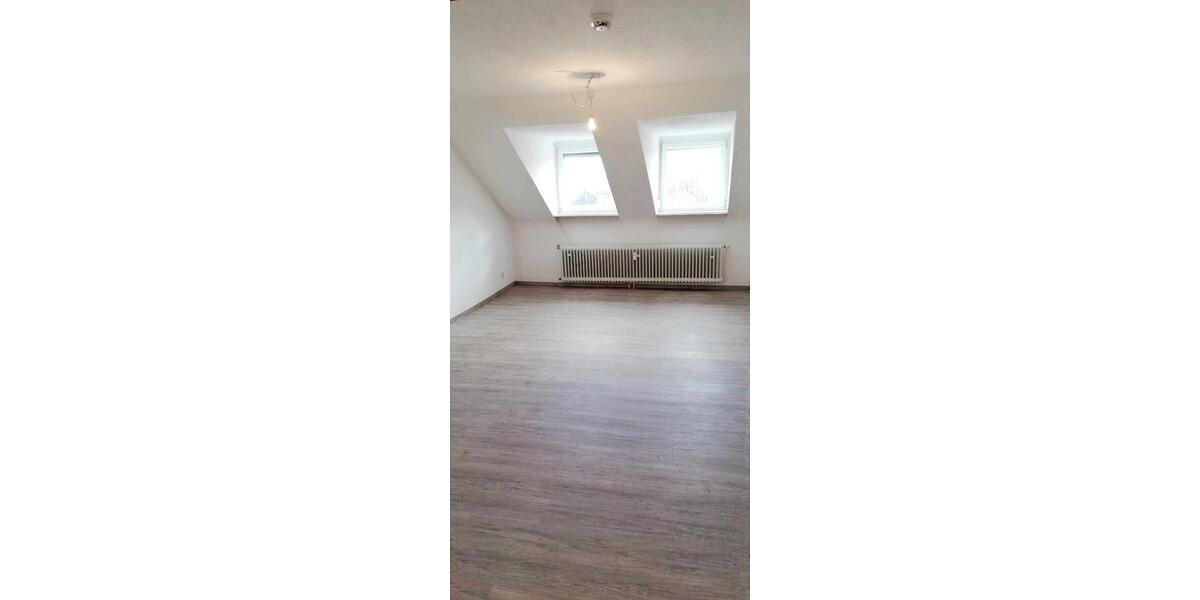 Dachgeschoßwohnung Saarbrücken - 3 Zimmer, 70 m&sup2;, 560&euro; | Angebot:25838102