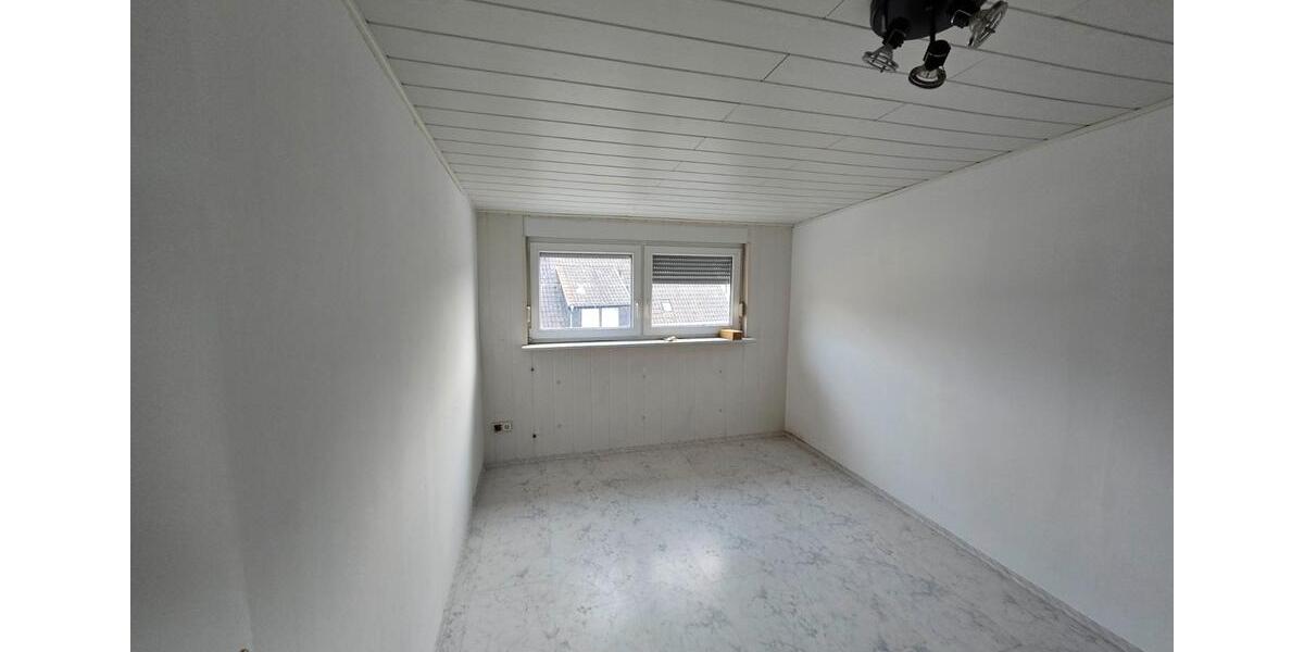 Etagenwohnung Saarbrücken Brebach-Fechingen - 5 Zimmer, 155 m&sup2;, 210.000&euro; | Angebot:26111977