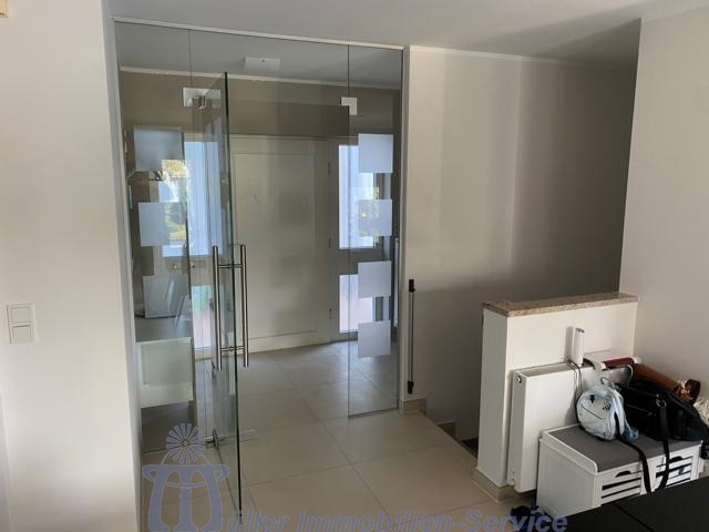 Modernes lichtdurchflutetes Einfamilienhaus in herrlicher Stadtrandlage von Homburg - Einfamilienhaus Homburg | Angebot:18108748