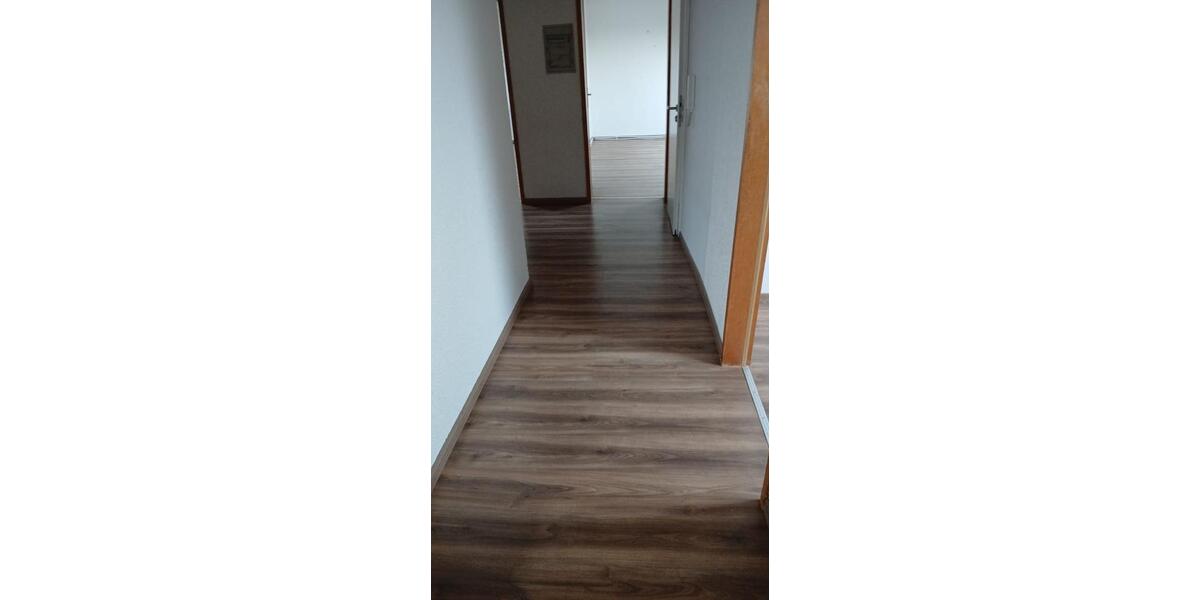 Dachgeschoßwohnung Völklingen - 3 Zimmer, 110 m&sup2;, 500&euro; | Angebot:25592290