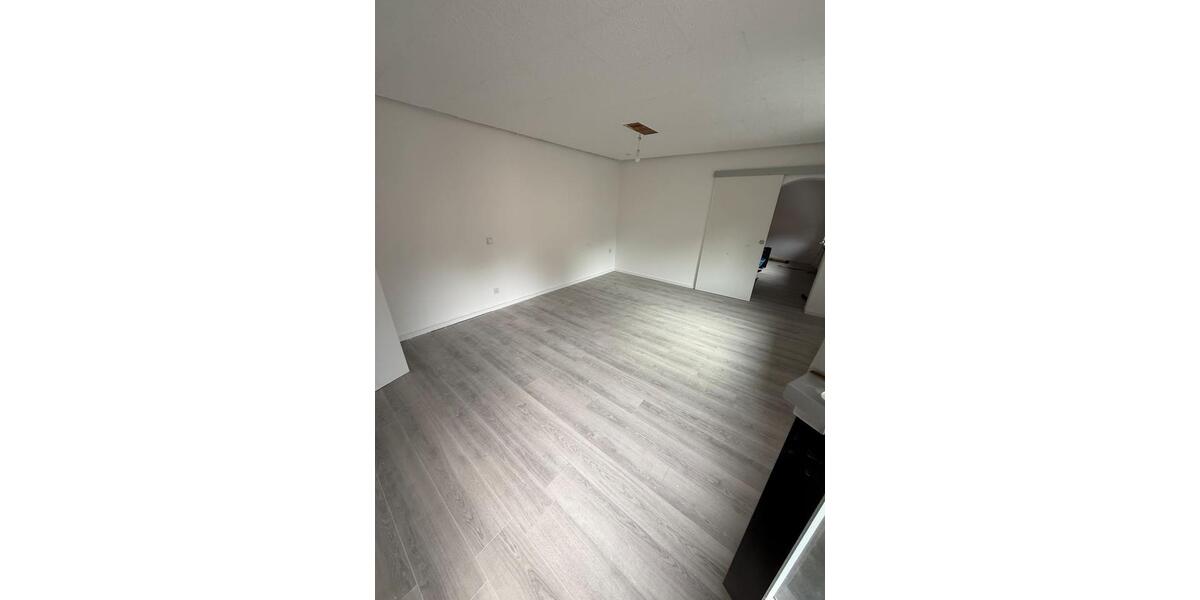 Etagenwohnung Saarbrücken Neue Bremm - 4 Zimmer, 95 m&sup2;, 900&euro; | Angebot:25590856