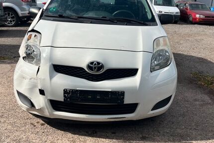 Toyota Yaris 192.000 km 1.750 &euro; Saarwellingen 66793