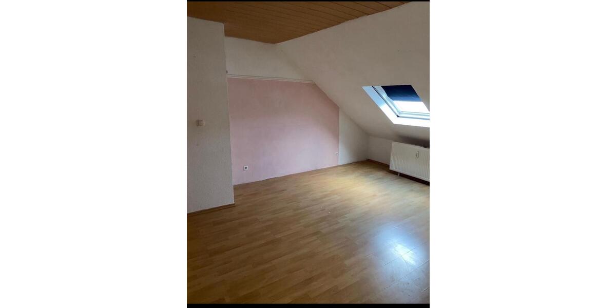 Dachgeschoßwohnung Quierschied - 1 Zimmer, 120 m&sup2;, 480&euro; | Angebot:26480101