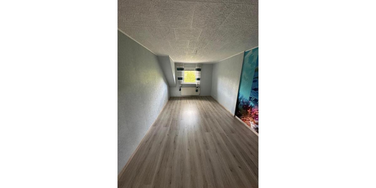 Dachgeschoßwohnung Saarbrücken Dudweiler - 4 Zimmer, 128 m&sup2;, 1.200&euro; | Angebot:23691162