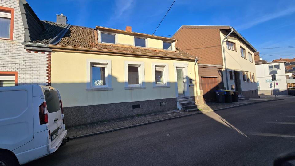 Reihenhaus Saarbrücken Dudweiler - 5 Zimmer, 110 m&sup2;, 100.000&euro; | Angebot:25232701