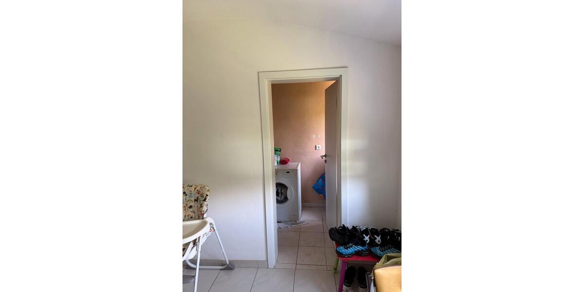 Etagenwohnung Saarbrücken Eschberg - 4 Zimmer, 90 m&sup2;, 750&euro; | Angebot:26702410