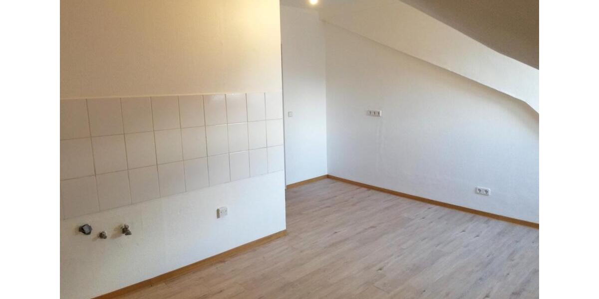 Dachgeschoßwohnung Saarbrücken - 3 Zimmer, 70 m&sup2;, 560&euro; | Angebot:25838102