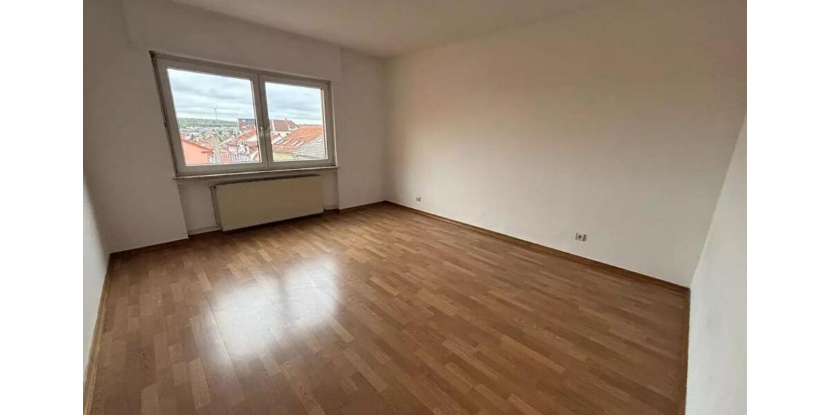 Dachgeschoßwohnung Saarbrücken - 5 Zimmer, 147 m&sup2;, 995&euro; | Angebot:25853646