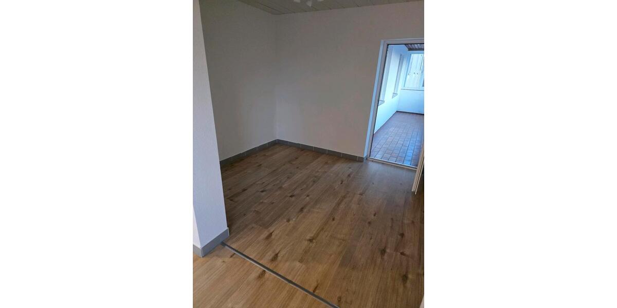Etagenwohnung Wallerfangen - 4.5 Zimmer, 182 m&sup2;, 1.035&euro; | Angebot:25279550