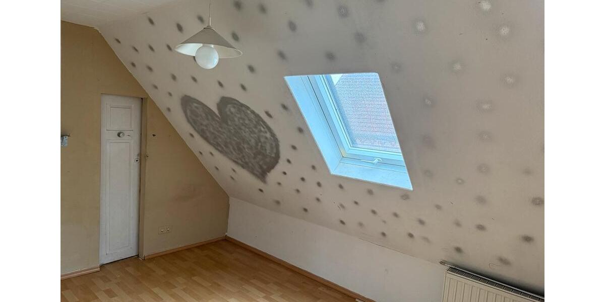 Einfamilienhaus Bexbach - 7 Zimmer, 140 m&sup2;, 136.000&euro; | Angebot:24397424