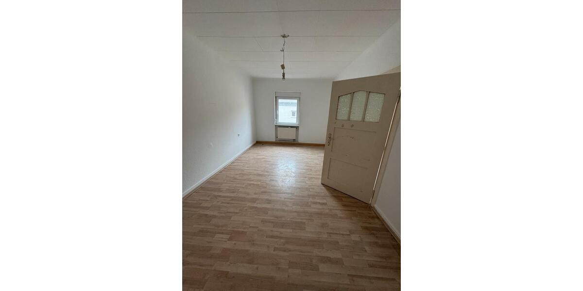 Etagenwohnung Saarbrücken - 3 Zimmer, 67 m&sup2;, 600&euro; | Angebot:25842163