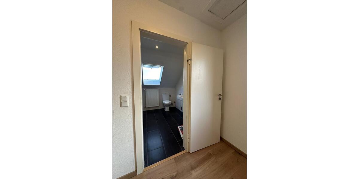 Dachgeschoßwohnung Saarbrücken West - 3 Zimmer, 68 m&sup2;, 550&euro; | Angebot:24995929
