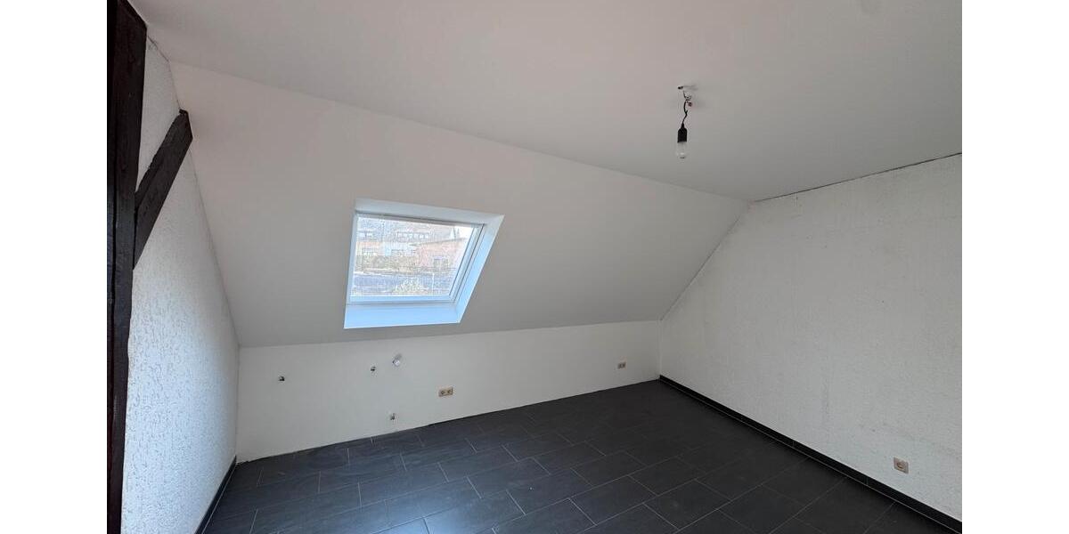 Dachgeschoßwohnung Eppelborn - 4 Zimmer, 120 m&sup2;, 800&euro; | Angebot:25841213