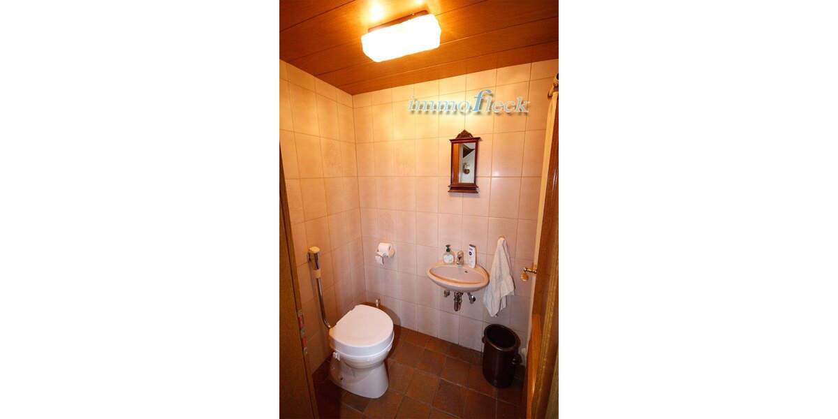 Doppelhaushälfte Bexbach - 9 Zimmer, 213 m&sup2;, 379.000&euro; | Angebot:25664164