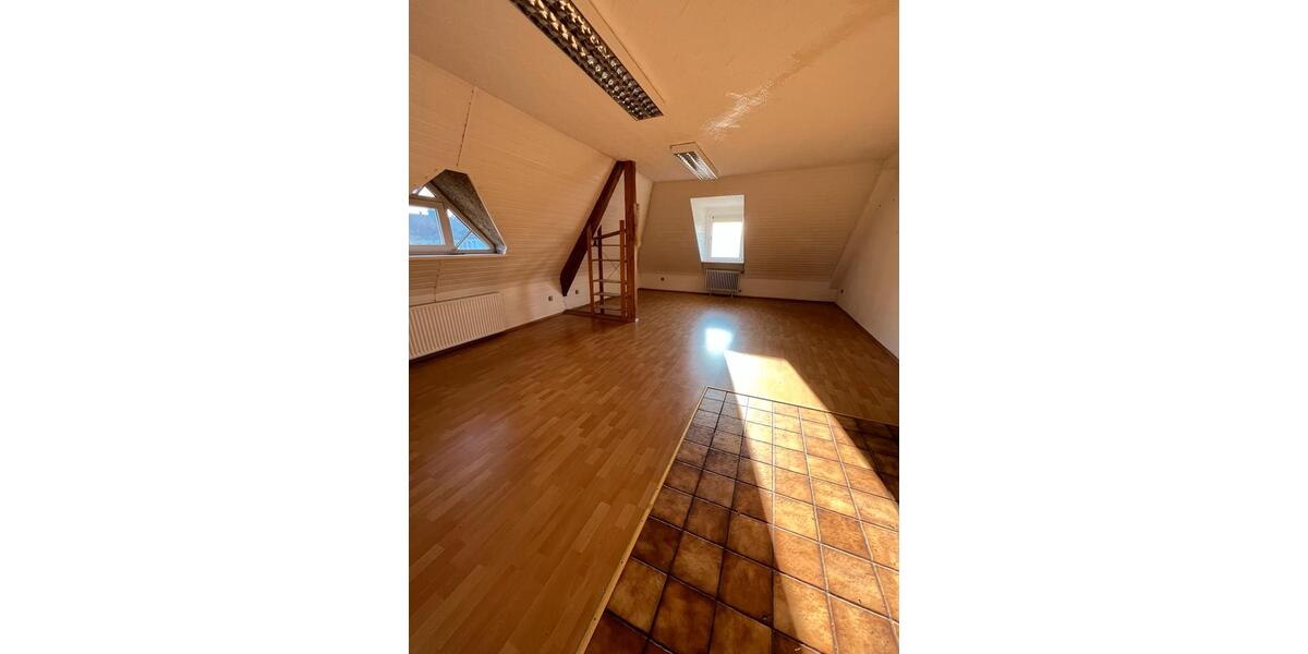 Reihenhaus Völklingen - 9 Zimmer, 350 m&sup2;, 450.000&euro; | Angebot:26447156
