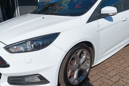 Ford Focus 228.000 km 7.990 &euro; Saarlouis 66740