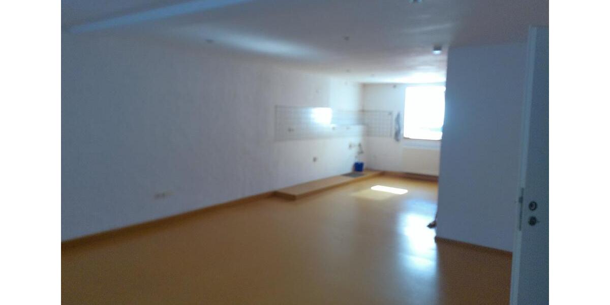 Etagenwohnung Ottweiler - 2 Zimmer, 110 m&sup2;, 650&euro; | Angebot:25591194