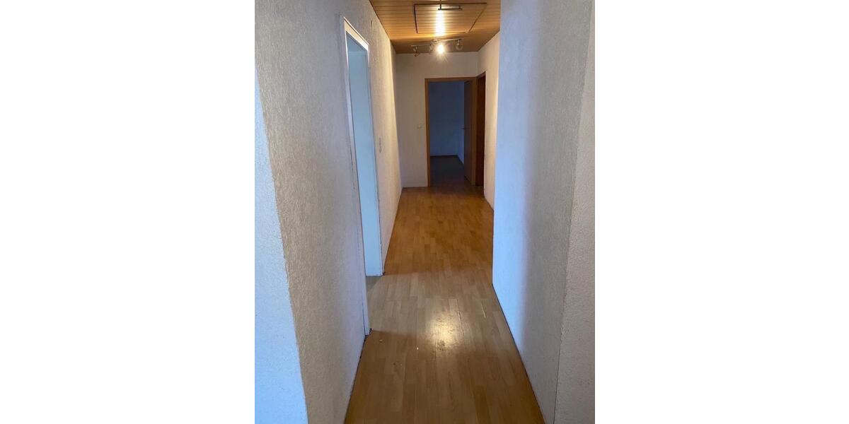 Dachgeschoßwohnung Quierschied - 1 Zimmer, 120 m&sup2;, 480&euro; | Angebot:26480101