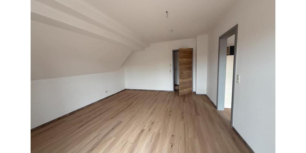 Etagenwohnung Saarbrücken Brebach-Fechingen - 2 Zimmer, 85 m&sup2;, 1.200&euro; | Angebot:25853637