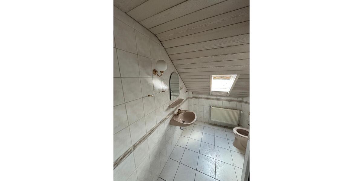 Etagenwohnung Saarbrücken Brebach-Fechingen - 4 Zimmer, 90 m&sup2;, 1.050&euro; | Angebot:25645672